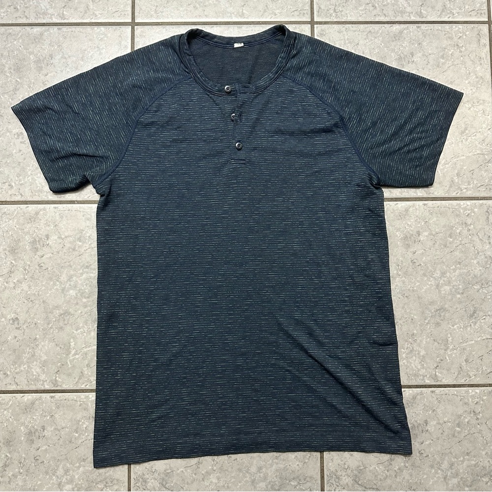 Lululemon metal vent tech Henley size M